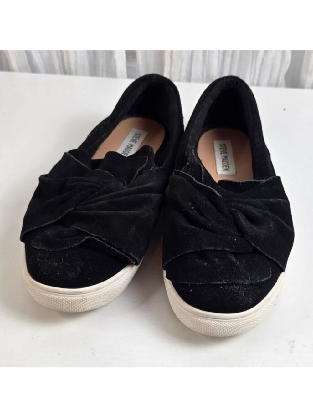 Steve Madden "Gills" Suede Knot Slip-On Black Sneakers size 6.5